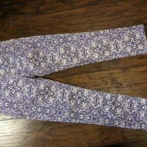 White House Black Market Slim Ankle Jeans in Blue/White Abstract Print, Size 8R